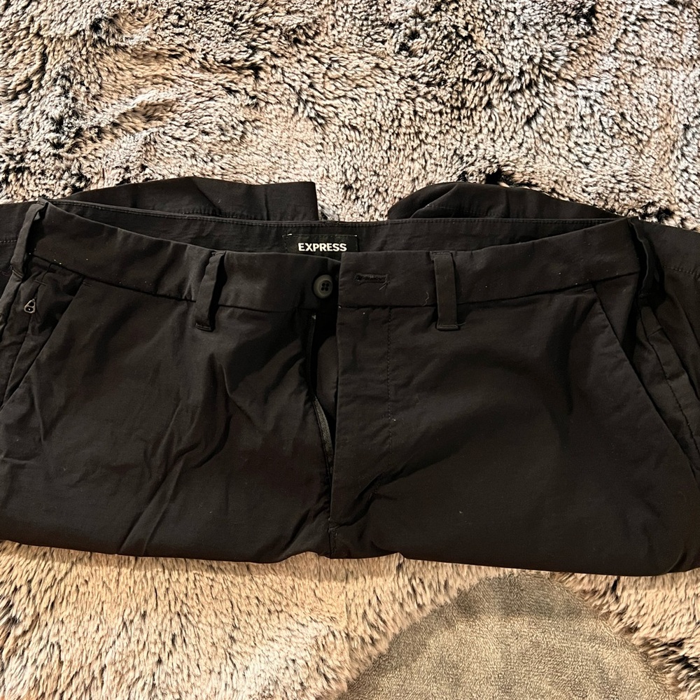 Men’s 34 Express Black Short - Picture 2 of 5